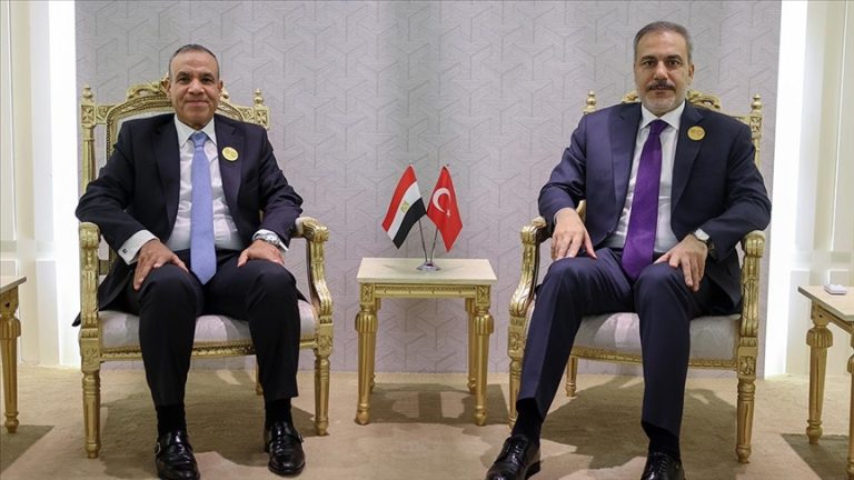 وزير الخارجية المصري يزور تركيا لتعزيز العلاقات الثنائية وبحث القضايا الإقليمية