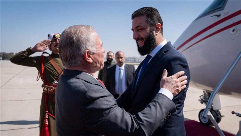 الملك عبدالله الثاني يستقبل الرئيس السوري أحمد الشرع في زيارة رسمية هي الأولى منذ توليه منصبه