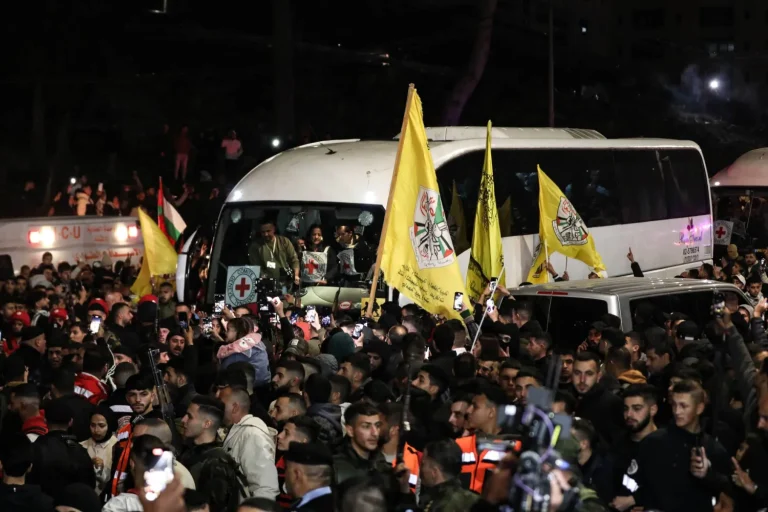 إسرائيل تطالب بالإفراج عن 22 أسيراً ضمن اتفاق وقف إطلاق النار مع حماس