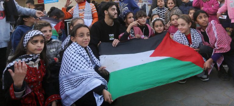 التزام “أونروا” بتقديم الخدمات الأساسية للاجئين الفلسطينيين رغم التحديات القانونية