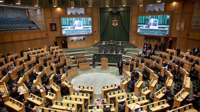 رئيس الوزراء الأردني يؤكد: لا توطين للفلسطينيين ولا حلول على حساب المملكة