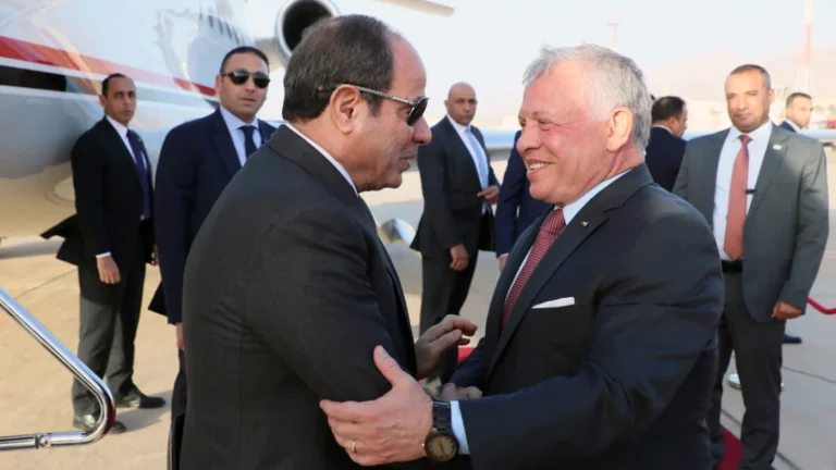 ميدل إيست آي: بعد اجتماعه مع العاهل الأردني… ترامب يدعم خطة مصر حول غزة