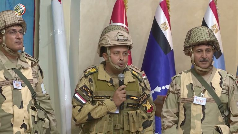 وزير الدفاع يتفقد مراكز القيادة التعبوية للجيش الثالث ويشدد على الجاهزية القتالية الكاملة