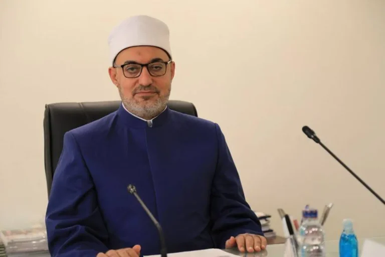 مفتى مصر: زكاة الفطر تُؤَدى قبل صلاة العيد والأقربون أولى بالمعروف