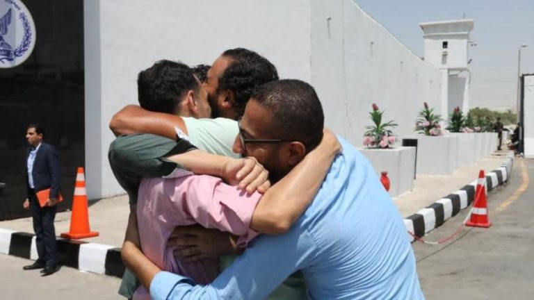 إخلاء سبيل 56 متهمًا بنشر أخبار كاذبة بضمان محل الإقامة