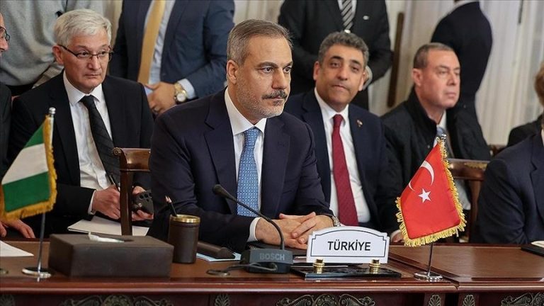 وزير الخارجية التركي يدعو لاعتماد خطة مصر بشأن غزة ويشدد على ضرورة كبح جماح إسرائيل