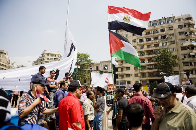 اللواء رضا يعقوب لـ”أخبار الغد”: مصر تتعرض لحملة تشويه ممنهجة رغم ريادتها في دعم غزة