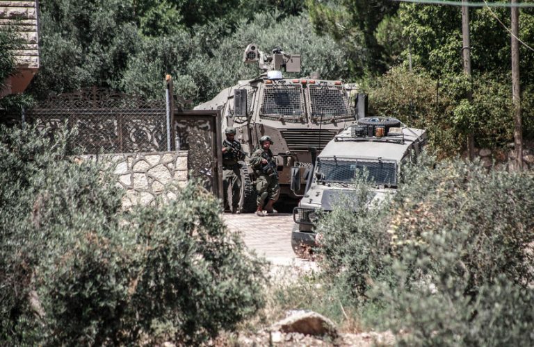 الاحتلال يفجر منزلا في الضفة الغربية ويوقع وإصابات