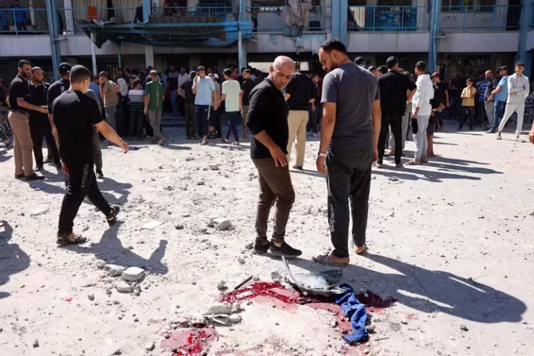 لوموند الفرنسية: الولايات المتحدة وإسرائيل تتطلعان إلى شرق إفريقيا لإعادة توطين الفلسطينيين المرحلين من غزة