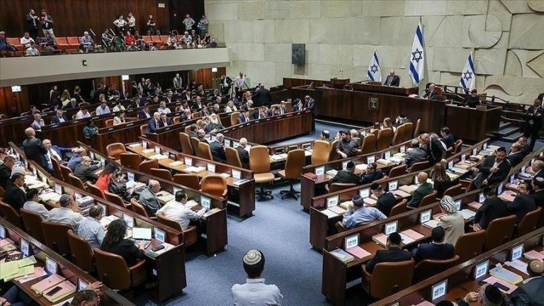 الكنيست الإسرائيلي يعتمد قانونًا لتغيير تشكيل لجنة اختيار القضاة