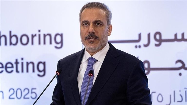 فيدان يحذر من محاولات لإخراج سياسة الحكومة السورية عن مسارها في ظل التوترات الأمنية