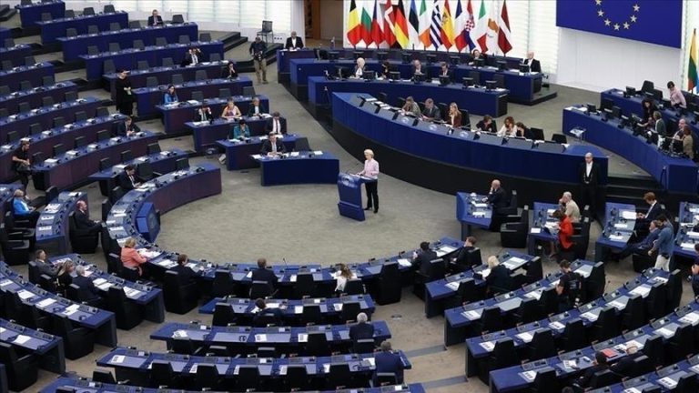البرلمان الأوروبي يوافق على استخدام الأصول المجمدة للأسد لدعم إعادة إعمار سوريا