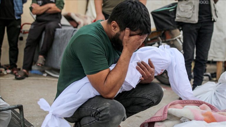 استشهاد 43 فلسطينيا بينهم 14 طفلا في أول أيام عيد الفطر
