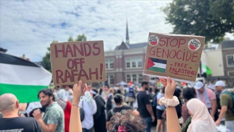 “مظاهرة حاشدة في ستوكهولم: لن نتخلى عن فلسطين وندد بخطة ترامب ضد غزة”