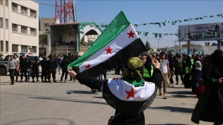 وقفة احتجاجية في دمشق تندد بالهجمات الإسرائيلية على درعا وتؤكد أن الدم السوري ليس رخيصاً