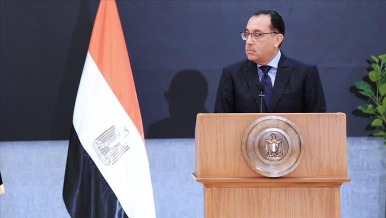 رئيس وزراء مصر يتباحث مع نظيره الفلسطيني حول خطة إعادة إعمار غزة قبيل القمة العربية الطارئة