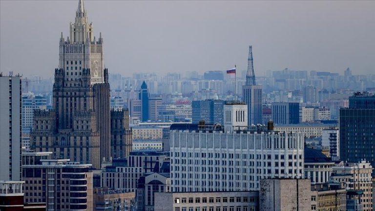 روسيا ترحل دبلوماسيين بريطانيين بتهمة التجسس