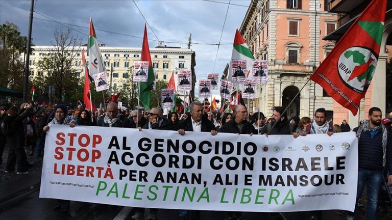مظاهرة جماهيرية في روما تطالب بوقف الإبادة الجماعية للفلسطينيين