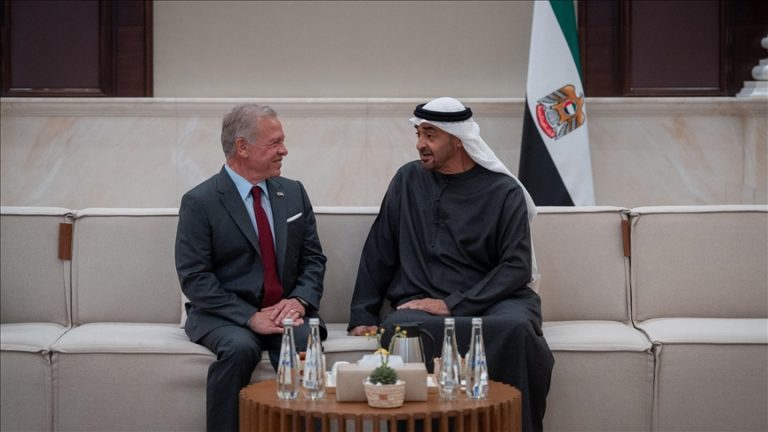 الملك عبد الله الثاني ورئيس الإمارات يناقشان جهود وقف الحرب على غزة في لقاء بأبوظبي