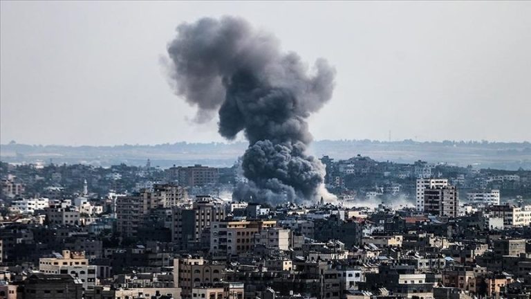 قصف إسرائيلي يوقع قتلى وجرحى فلسطينيين في مخيم البريج وسط قطاع غزة
