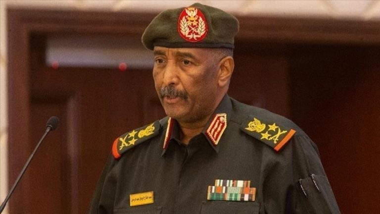 البرهان يؤكد التزامه بمواجهة الدعم السريع واستعادة السيطرة على القصر الرئاسي