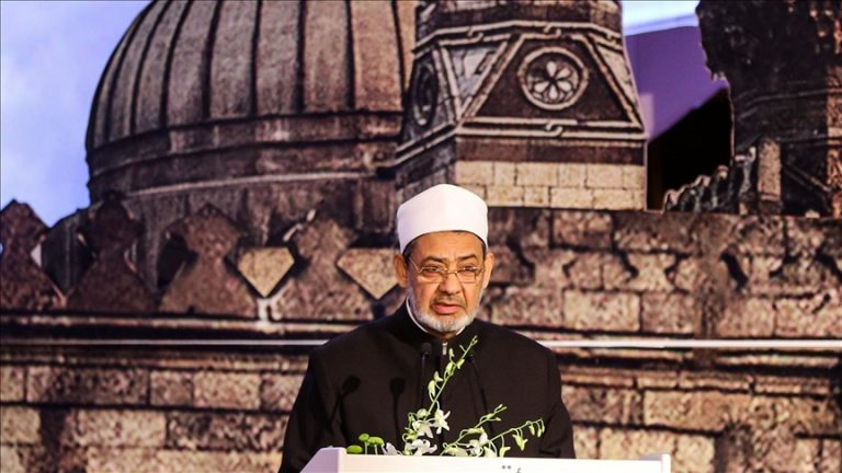شيخ الأزهر يحث القمة العربية على اتخاذ موقف موحد تجاه أزمة غزة
