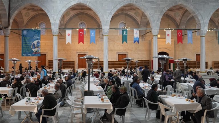 السفارة الإماراتية تنظّم مائدة إفطار رمضانية بتركيا لتعزيز العلاقات الثنائية