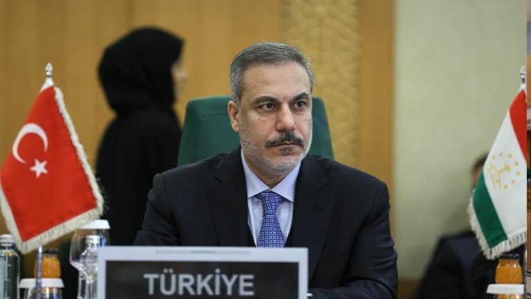 وزير الخارجية التركي هاكان فيدان: “خطط تهجير الفلسطينيين غير مقبولة وندعم الخطة العربية لإعادة إعمار غزة”