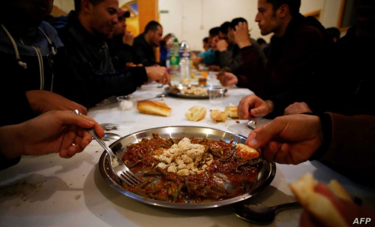 رمضان في الغربة بين فقدان الطقوس الروحانية وخلق أجواء بديلة بأيديهم