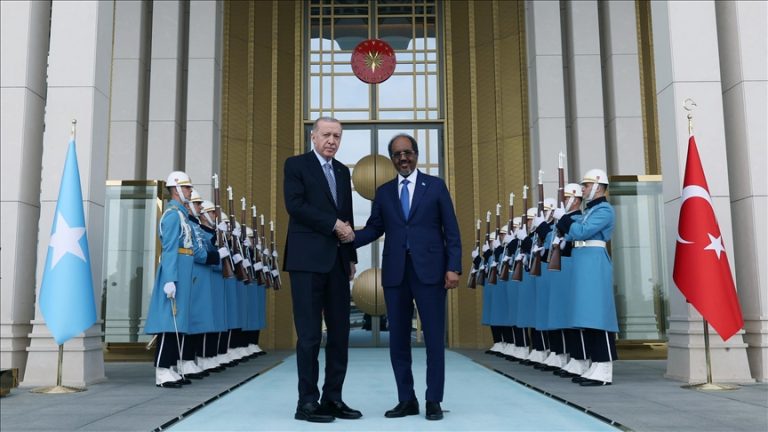 الرئيس أردوغان يلتقي نظيره الصومالي لتعزيز التعاون الثنائي في أنقرة