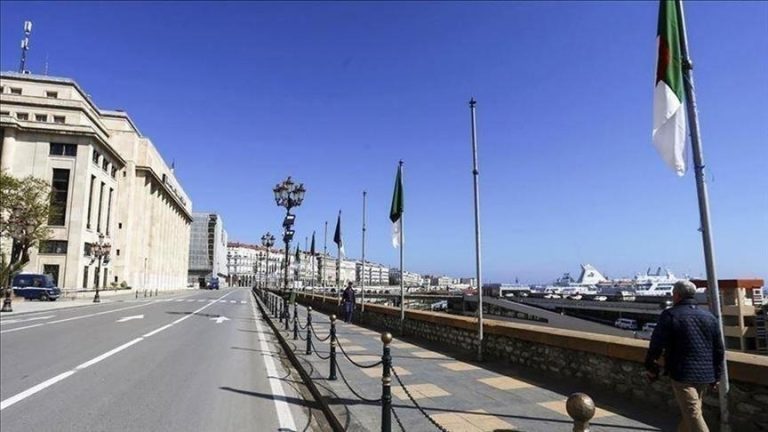 الجزائر وقطر توقعان اتفاقية حيوية لإنتاج الحليب المجفف بقيمة 3.5 مليارات دولار