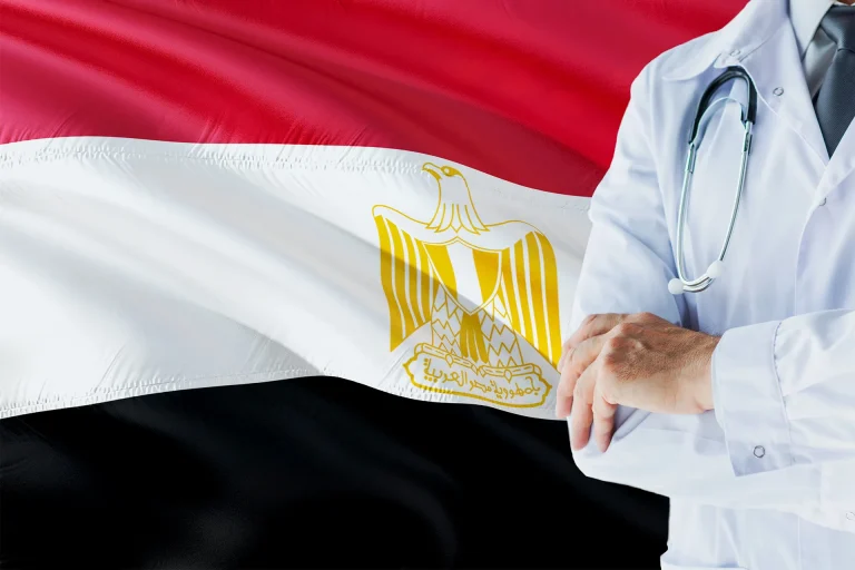 تحركات لإنقاذ طبيب مصري شاب.. ومؤسسة طبية عالمية تتكفل بعلاجه مجانًا