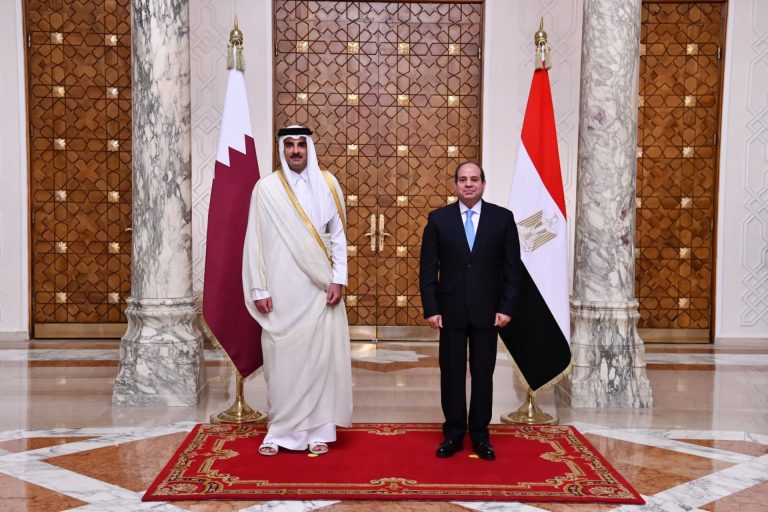السيسي يبدأ جولة خليجية تشمل قطر والكويت