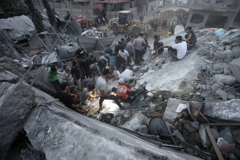 المركز الفلسطيني للمفقودين يدعو لعمل إنساني عاجل لانتشال جثامين الأطفال في غزة