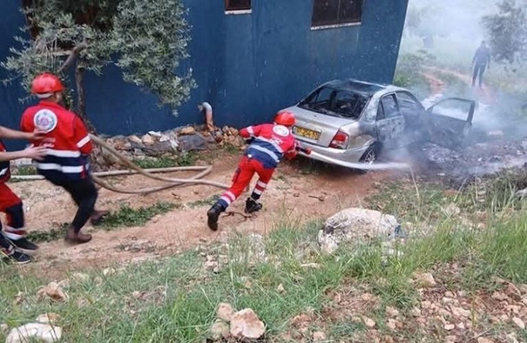 مستوطنون يدمرون ممتلكات فلسطينيين في قرية دوما بنابلس