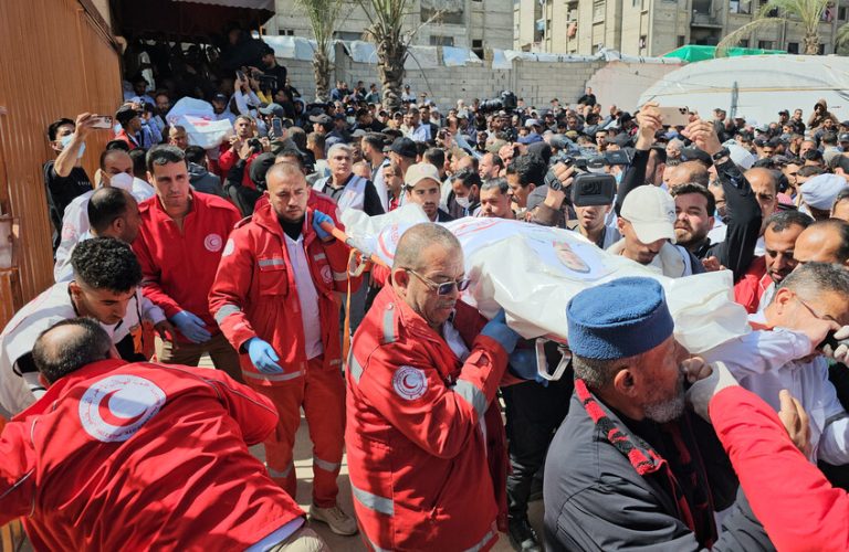 المكتب الإعلامي بغزة: فيديو مقتل عمال الإغاثة يفضح جرائم الاحتلال الوحشية