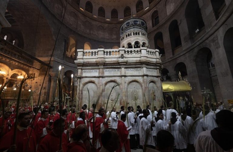 حماس: ندين منع الاحتلال للمسيحيين من الوصول إلى القدس لإحياء “أحد الشعانين”
