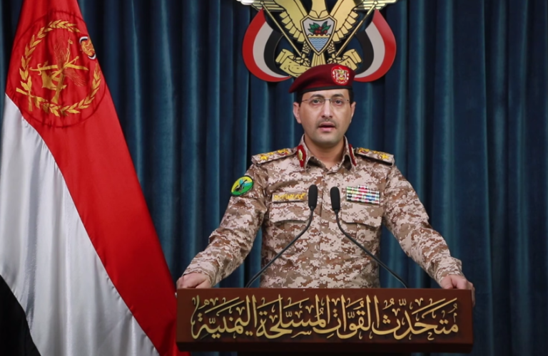 الحوثيون يستهدفون بمسيرة حاملة طائرات أمريكية