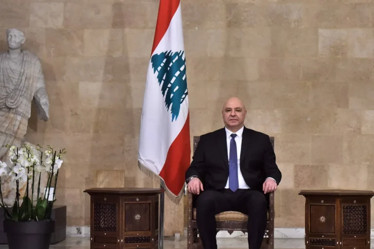 الرئيس اللبناني: متمسكون بإجراء الإصلاحات الاقتصادية وإعادة النازحين السوريين