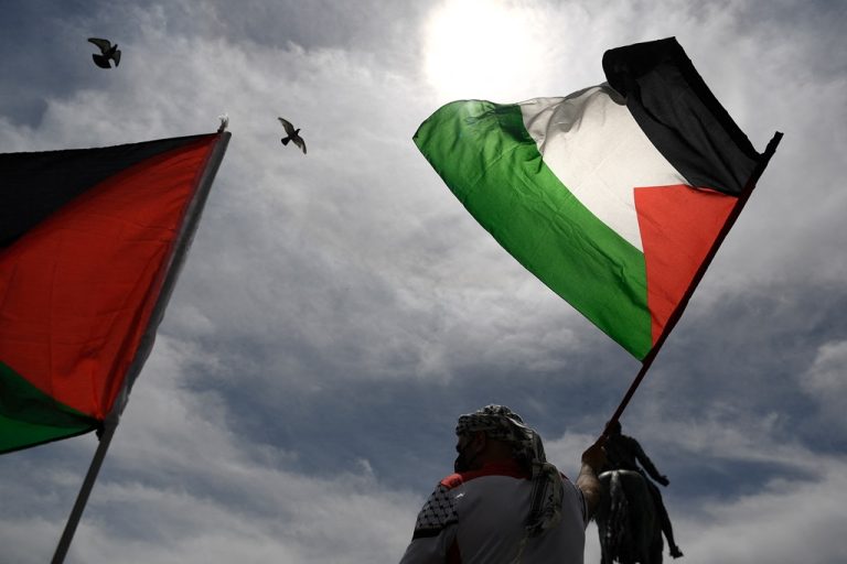 صحيفة الجارديان : دعوات بريطانية للانضمام إلى مشروع ماكرون للاعتراف بالدولة الفلسطينية
