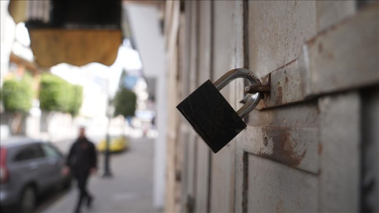 المخيمات الفلسطينية في سوريا تشهد أكبر إضراب منذ 49 عاماً دعماً لغزة