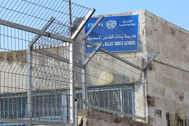 “يونسكو” تعتمد قرار دعم الأنشطة التعليمية لـ “أونروا” في فلسطين