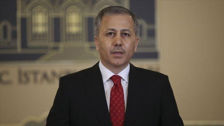 وزير الداخلية التركي:  لا وجود لبلاغات عن انهيارات نتيجة زلزال إسطنبول
