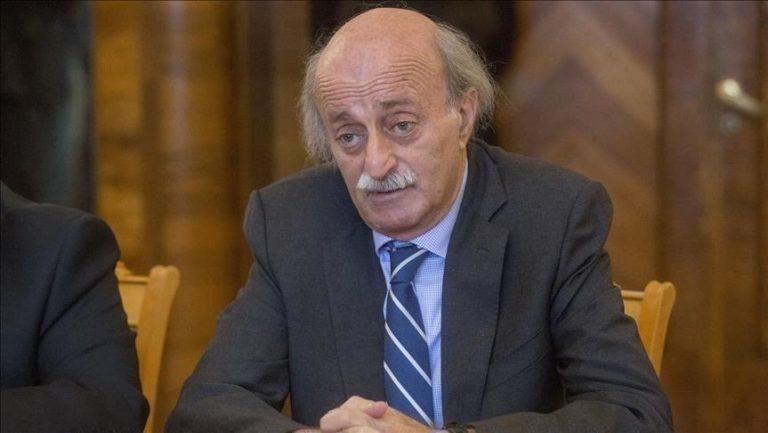 جنبلاط يدعو لوقف إطلاق النار في أشرفية صحنايا بعد مقتل 11 شخصًا جراء هجمات مسلحة
