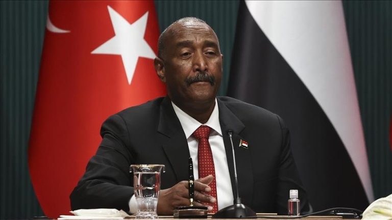 البرهان يشيد بالدعم التركي للسودان خلال لقاء مع السفير فاتح يلدز