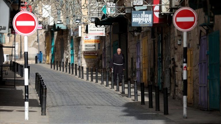 إضراب عام يشل الضفة الغربية دعماً لقطاع غزة ومطالبة بوقف الإبادة الجماعية