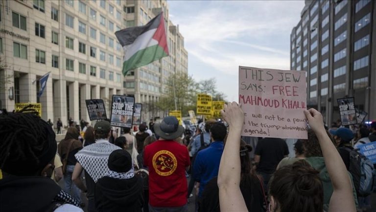 محتجون في واشنطن يطالبون بالحرية للناشط الفلسطيني محمود خليل