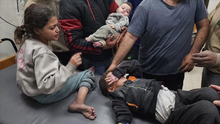 غزة تحت القصف: مقتل 25 فلسطينيًا نتيجة الغارات الإسرائيلية المتزايدة على مناطق مختلفة