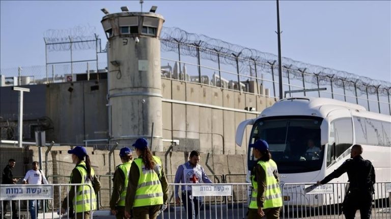 إسرائيل تفرج عن 11 أسيراً فلسطينياً من قطاع غزة بعد أشهر من الاعتقال