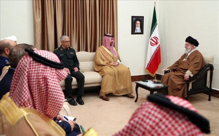 وزير الدفاع السعودي يلتقي خامنئي لتسليم رسالة من الملك سلمان